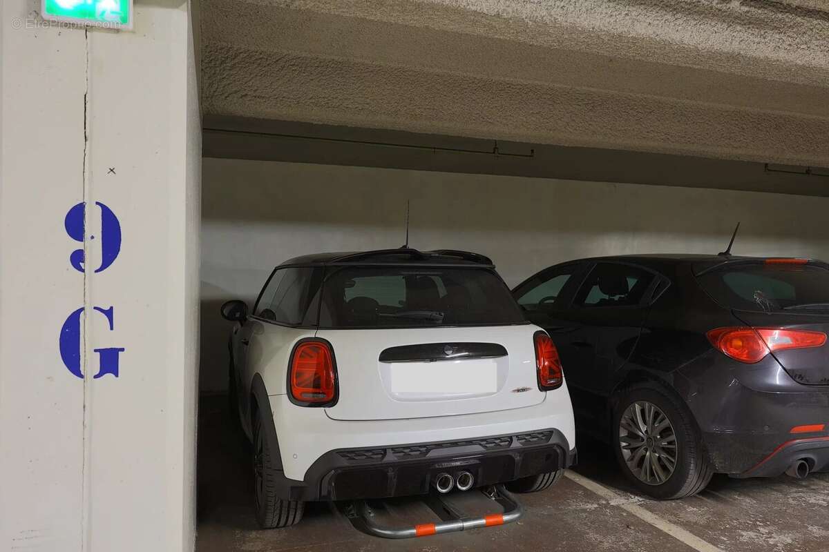 Parking à PARIS-3E