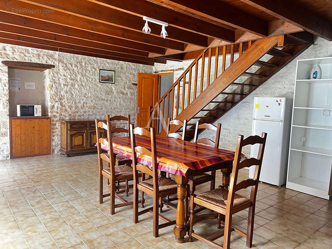 Ensemble immobilier - Mouzeuil Saint Martin - 199 m² - photo 6