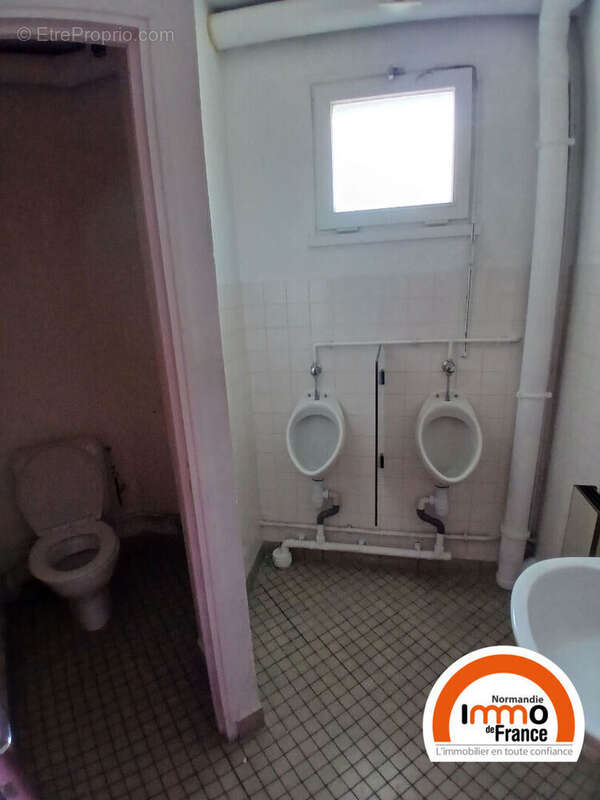 Commerce à MONT-SAINT-AIGNAN