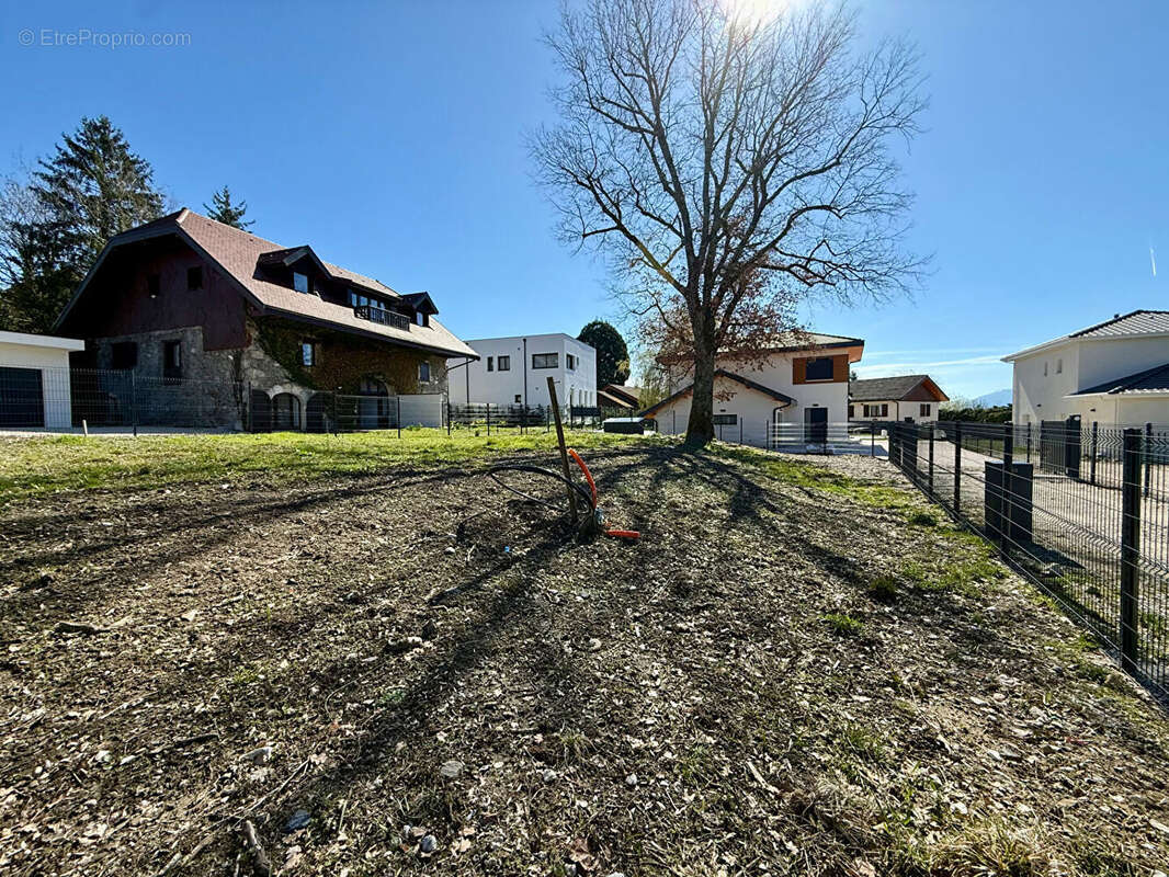 Terrain à VILLY-LE-PELLOUX