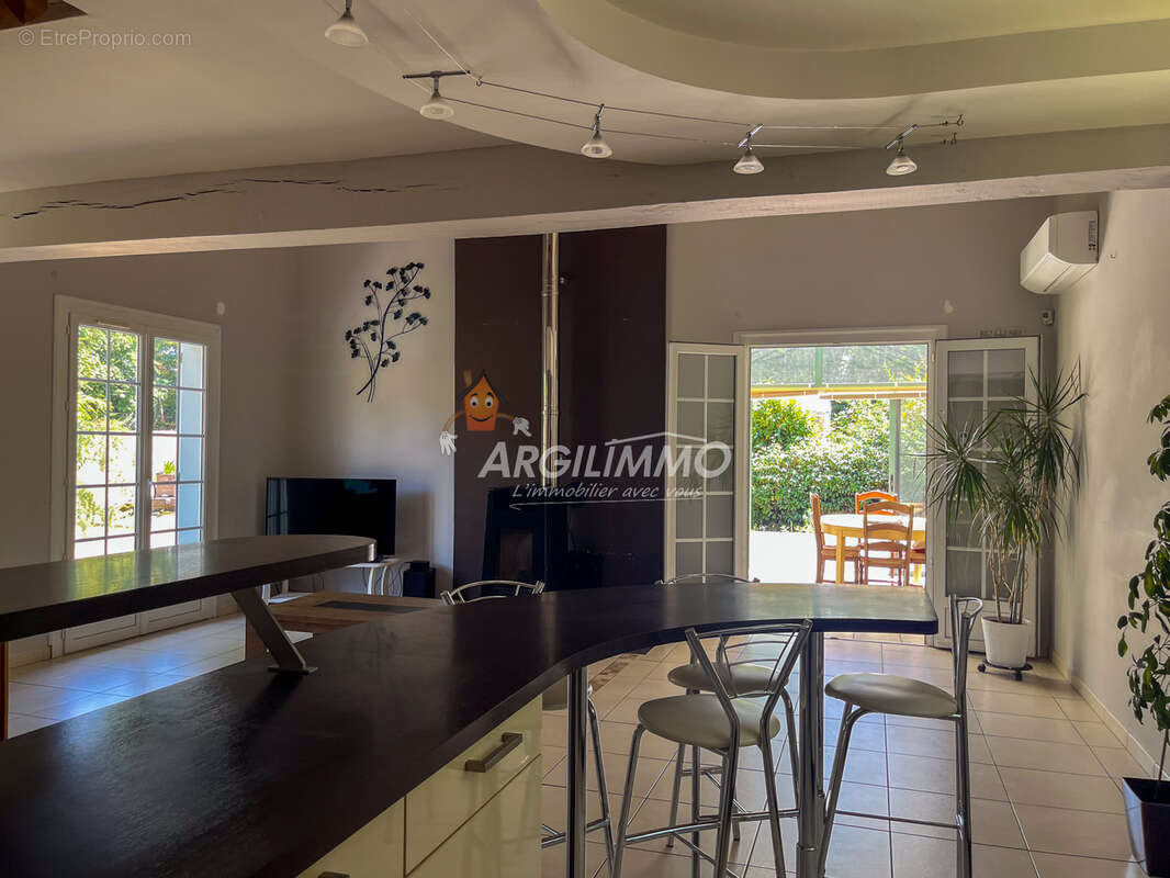 Propriété avec deux habitations et piscine - photo 6