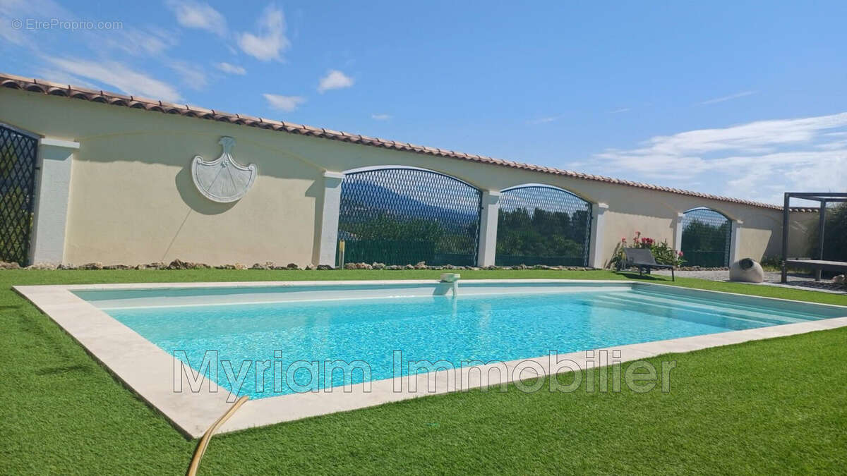 Maison à PEYMEINADE