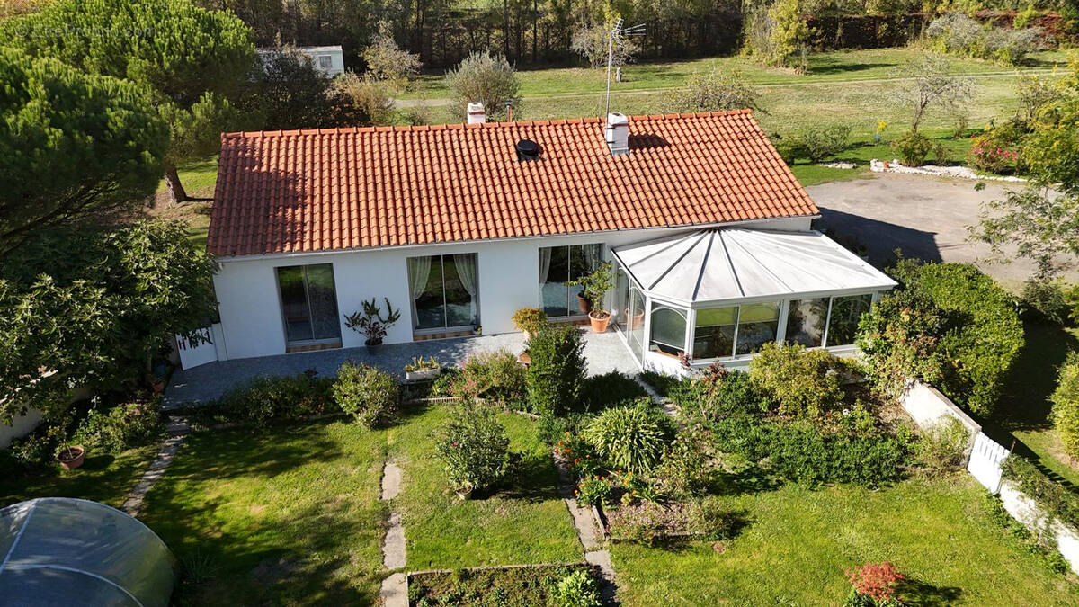 Maison à LE PERRIER