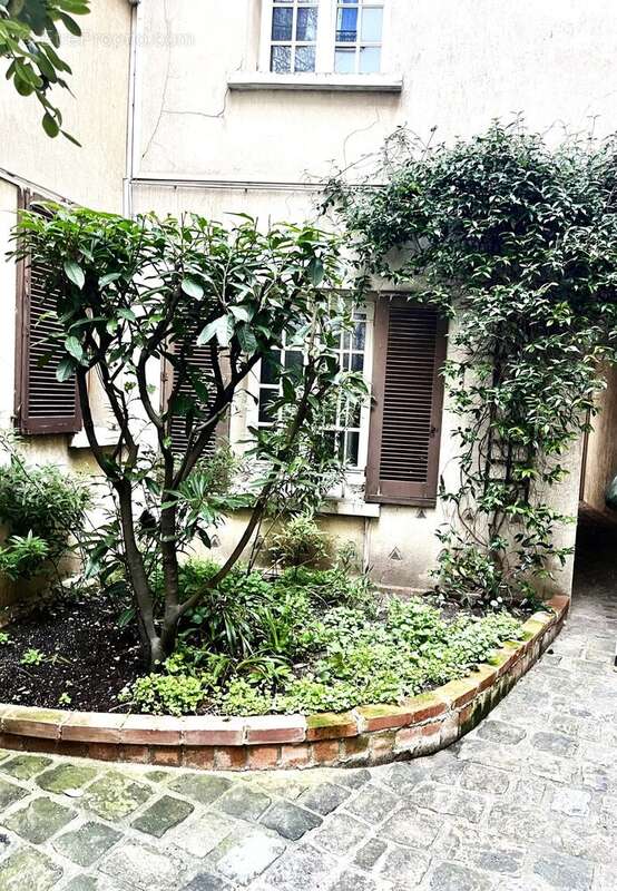 Appartement à PARIS-14E