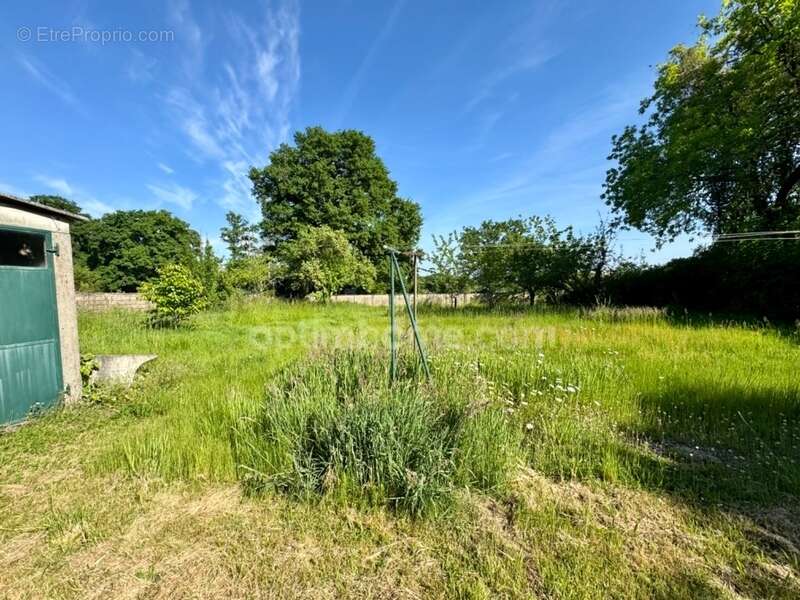 Maison à SAINT-SULPICE-LES-FEUILLES
