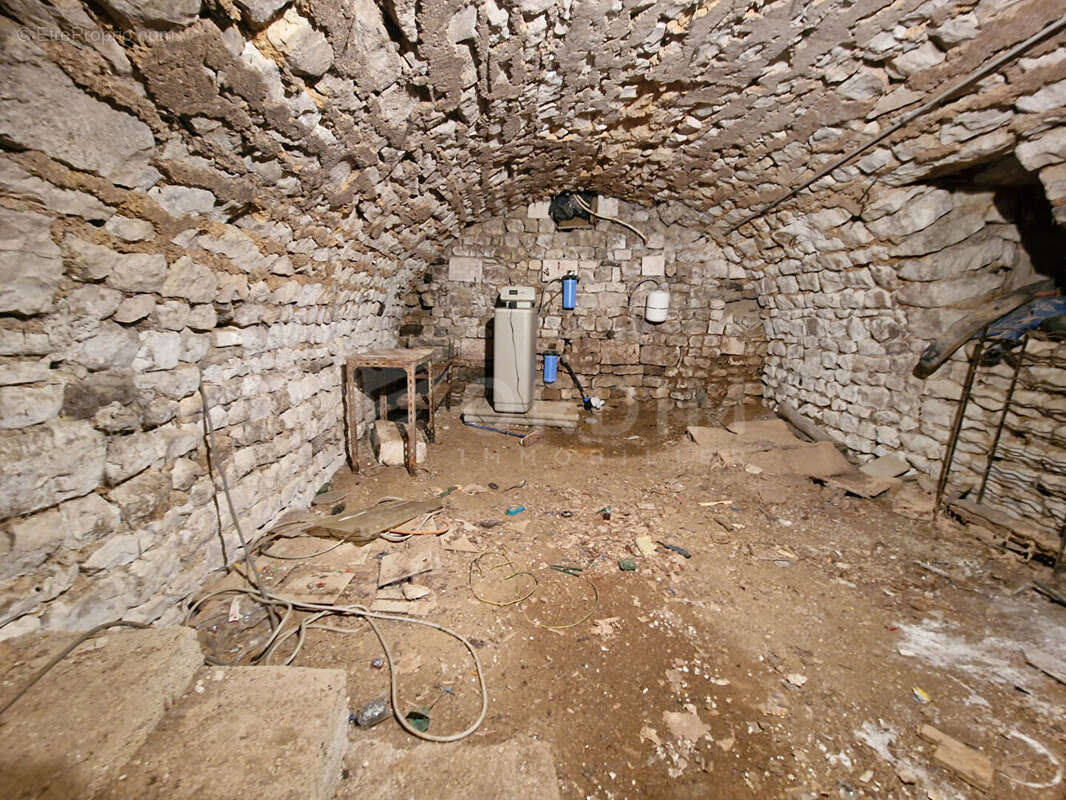 Maison à GY-L'EVEQUE