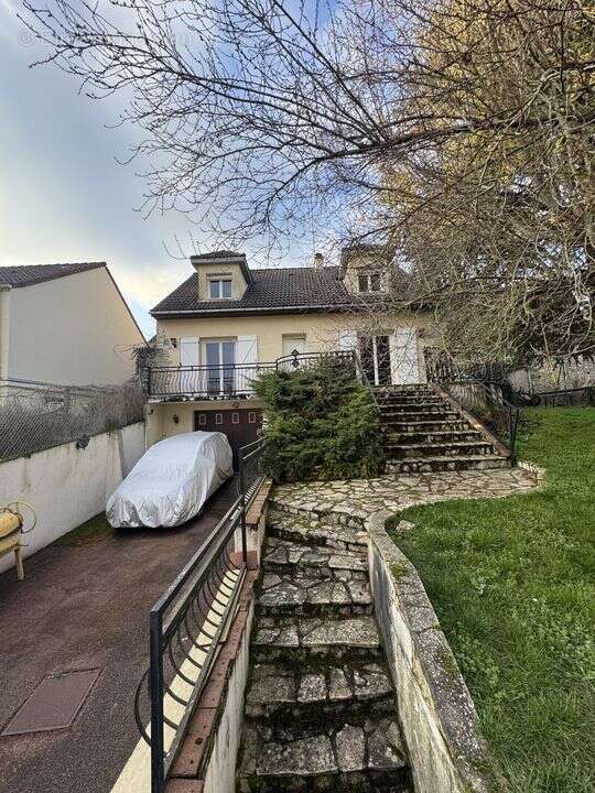 Maison à GUILLERVAL
