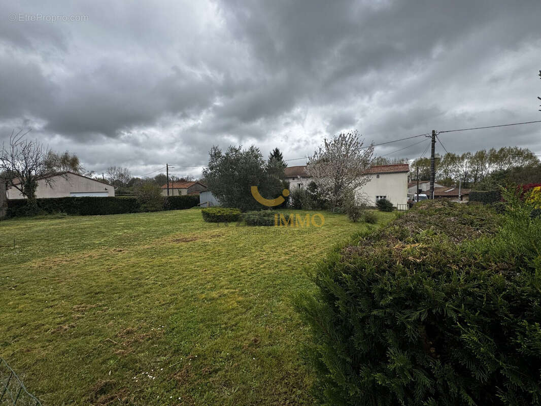 Terrain à SECONDIGNY