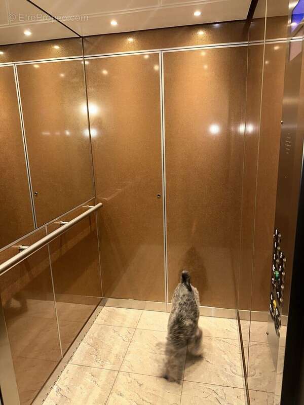 Parking à PARIS-16E