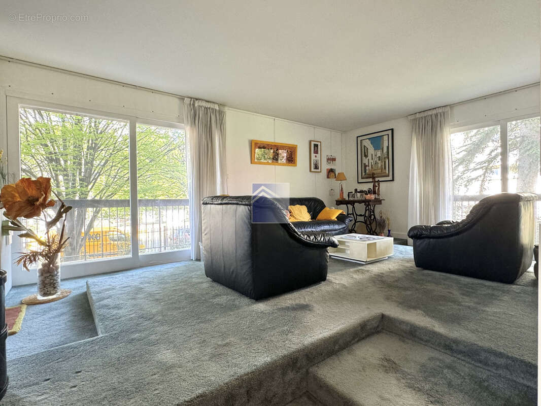 Appartement à COURBEVOIE