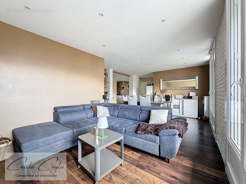 Appartement à SAINT-MARTIN-D'HERES