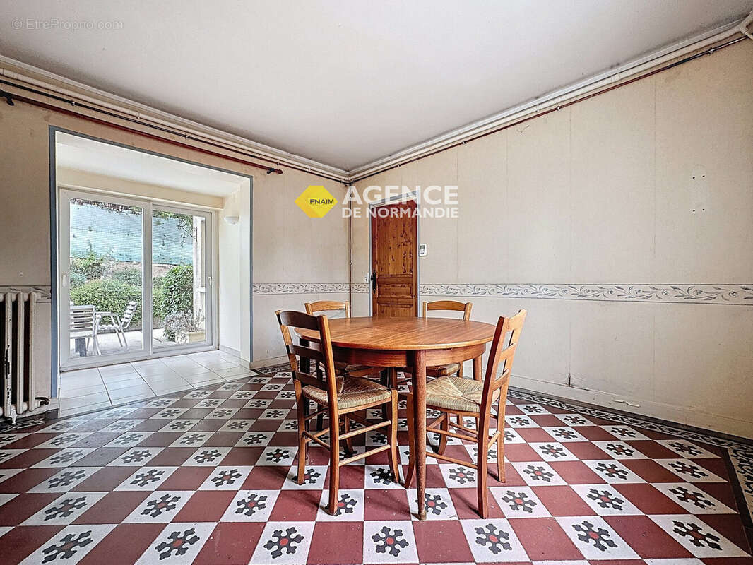 Maison à MONTREUIL-L'ARGILLE