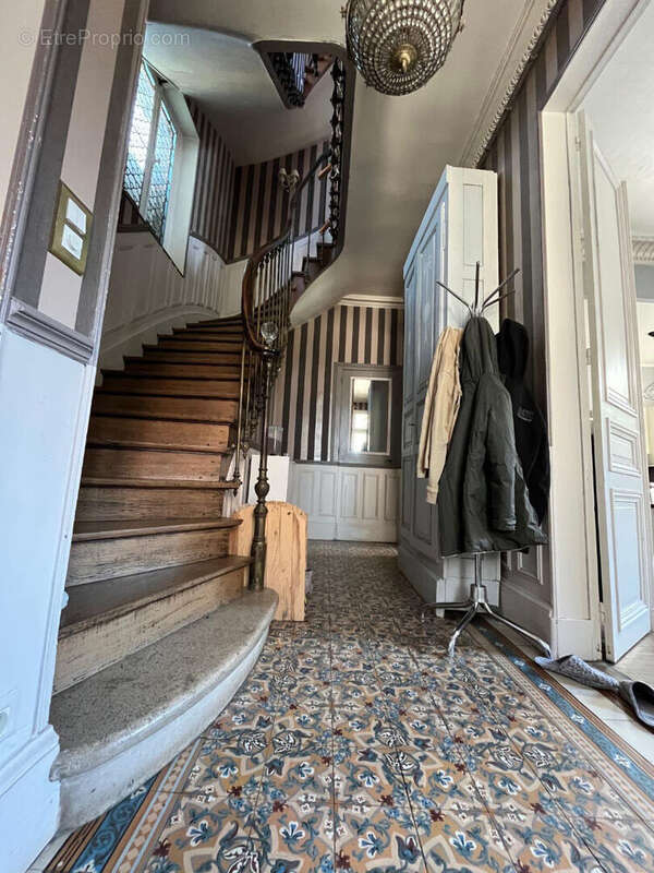 Maison de prestige à vendre à Fère-Champenoise - 9 pièces, 218 m² - photo 5