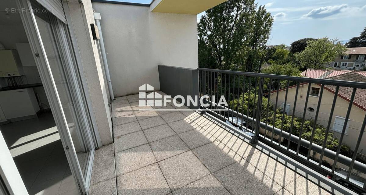 Appartement à DECINES-CHARPIEU
