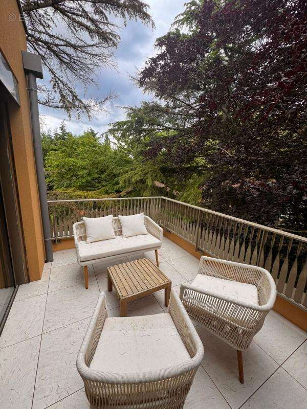 Appartement à COLLONGES-AU-MONT-D&#039;OR