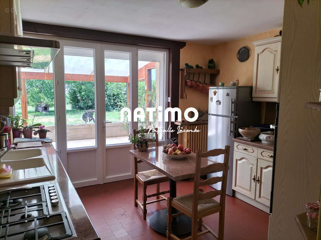 Maison à LA ROCHE-EN-BRENIL