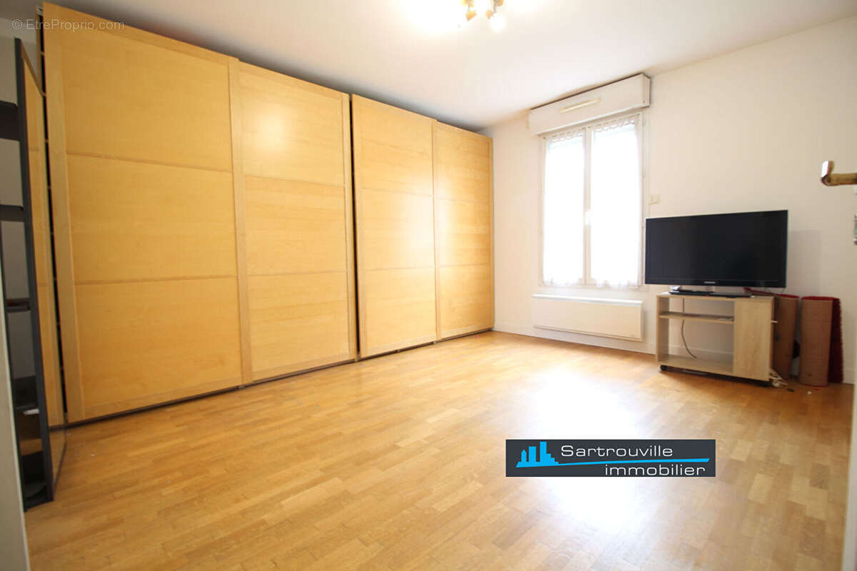 Appartement à SARTROUVILLE