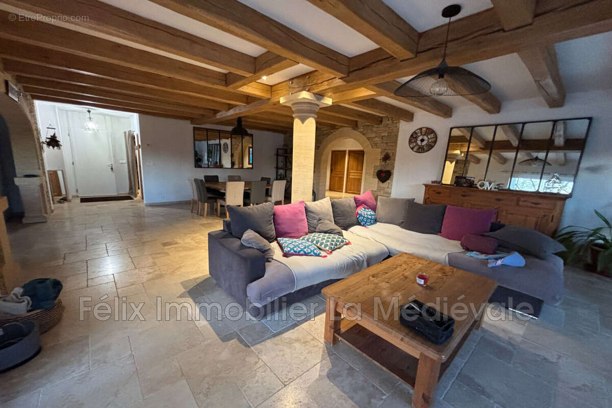 Maison à LA ROQUE-GAGEAC