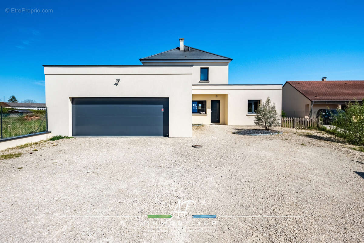 Maison à MIREBEAU-SUR-BEZE