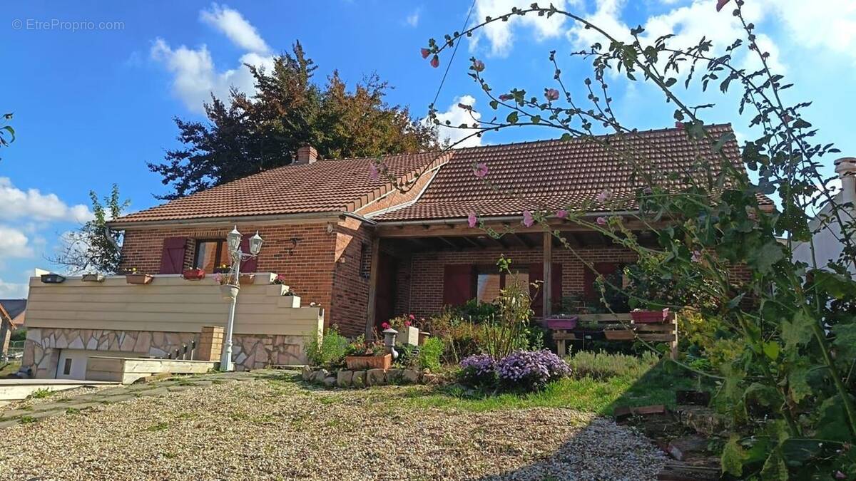 Maison à CROISILLES