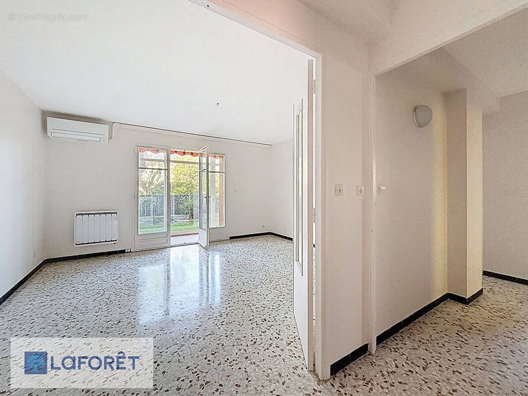 Appartement à SIX-FOURS-LES-PLAGES