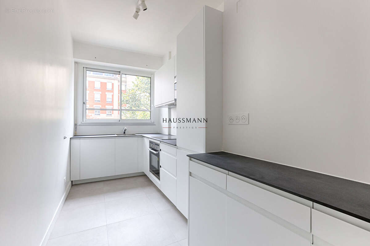 Appartement à NEUILLY-SUR-SEINE