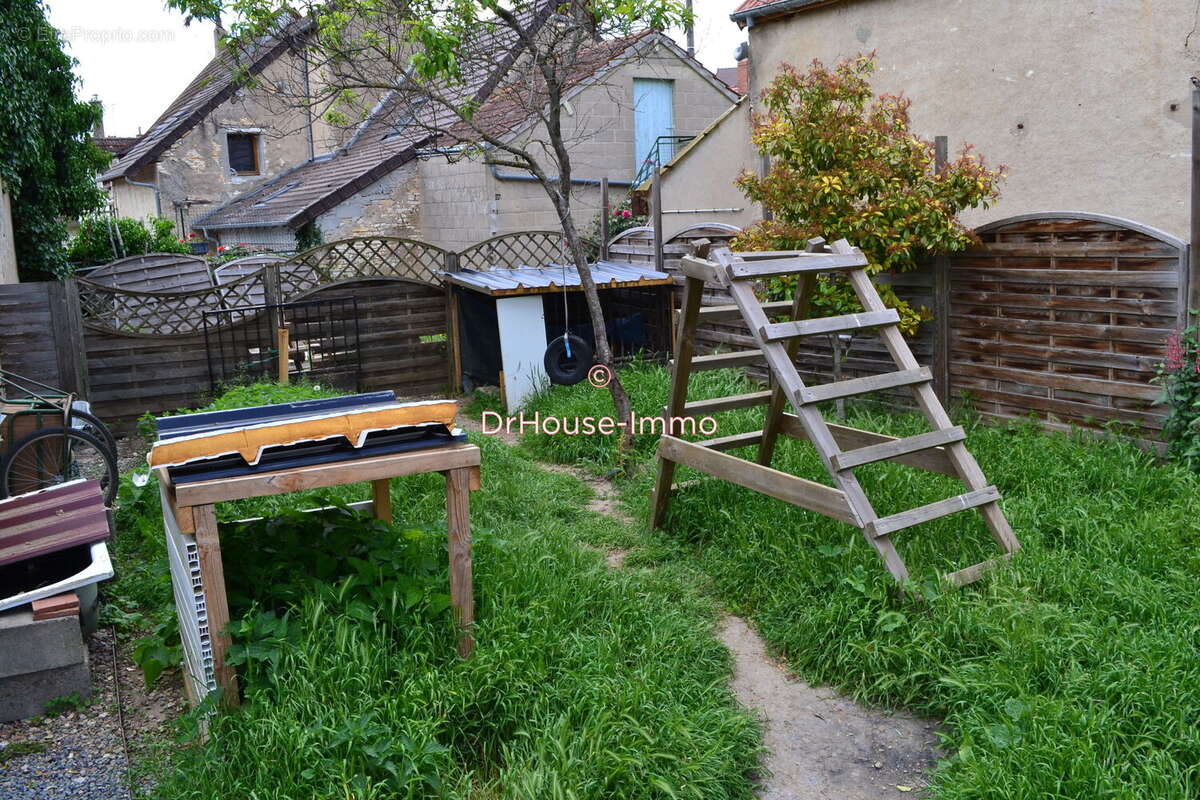 Maison à DUN-SUR-AURON