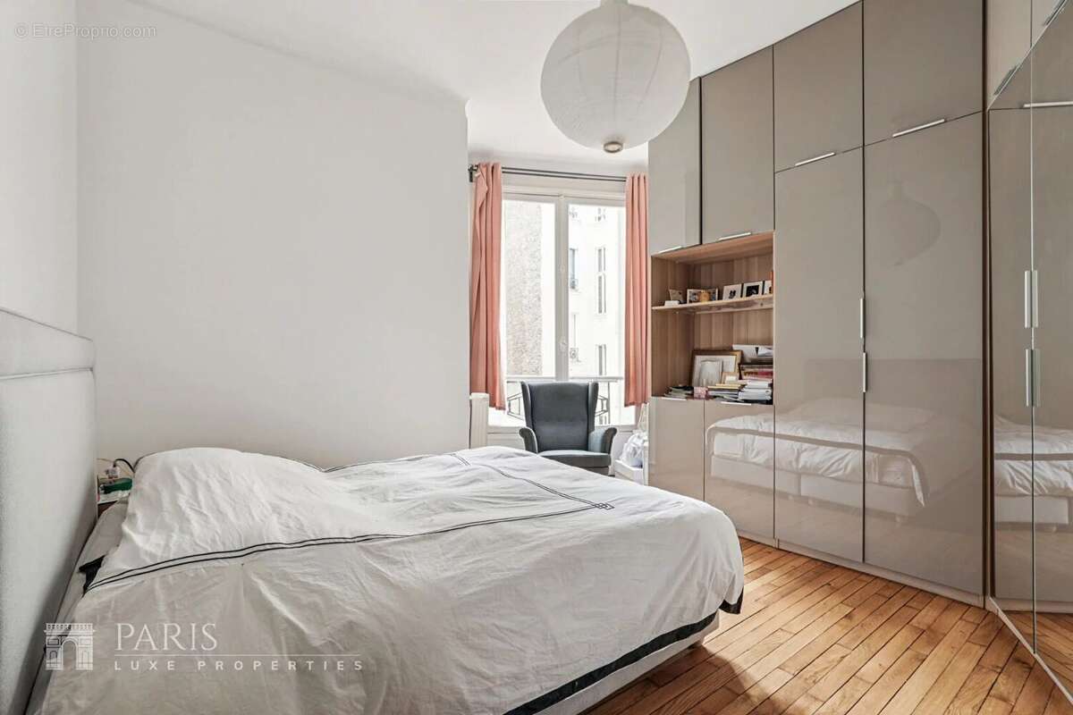 Appartement à PARIS-16E