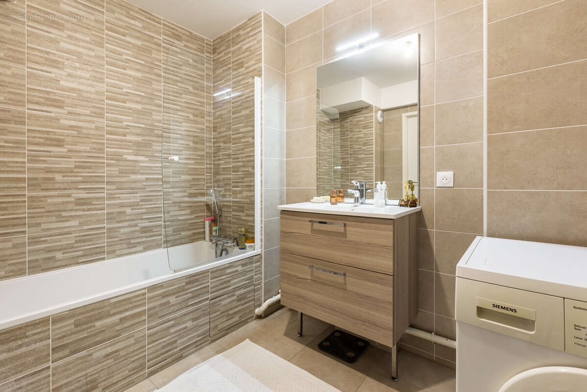 Appartement à COURBEVOIE