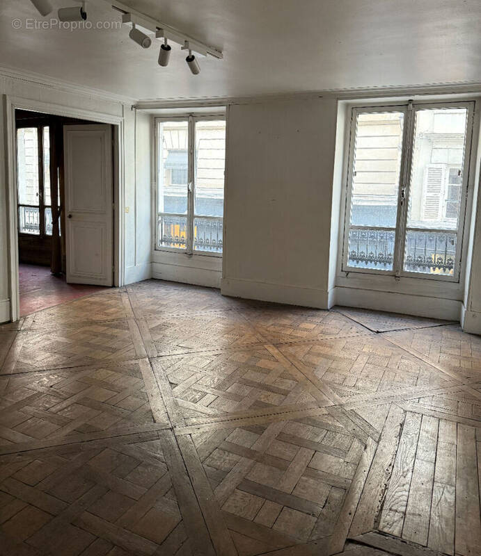 Commerce à PARIS-6E