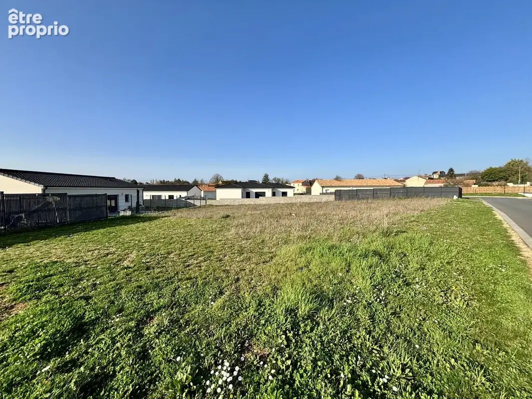 Terrain viabilisé de 730 m2 - photo 2