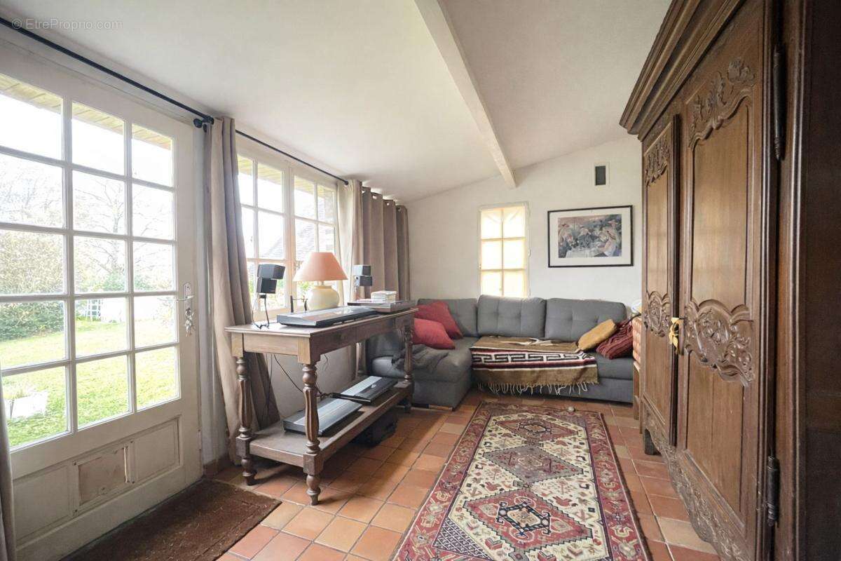 Maison à LE MONT-SAINT-ADRIEN