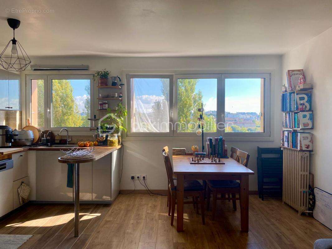 Spacieux 4 pièces de 75 m² avec 3 chambres/balcon/ cave et vue dégagée - photo 4