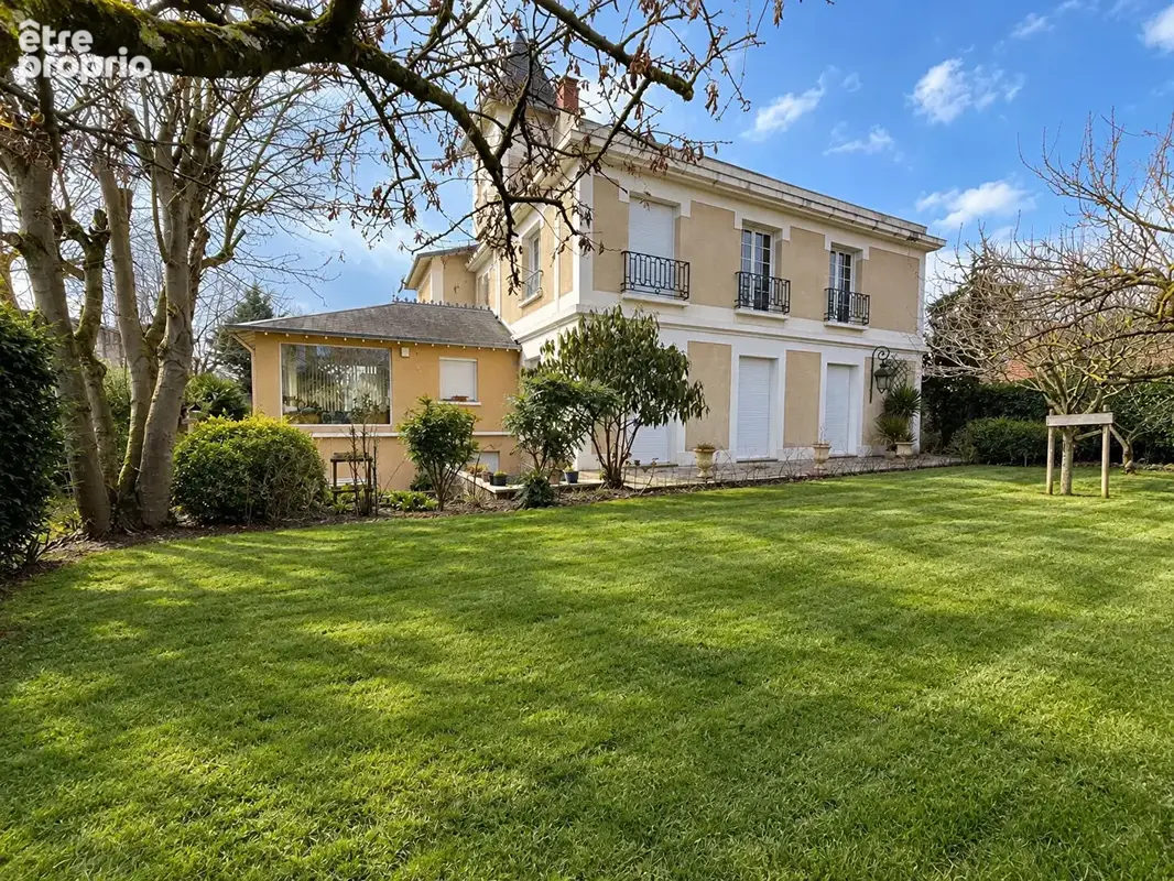 Ensemble immobilier de 380m2 : Maison Anglo Normande de 317m2 et Petite maison de gardien - photo 2