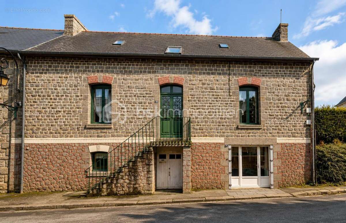 Maison à SAINT-GERMAIN-EN-COGLES