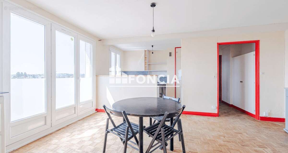 Appartement à LA RICHE