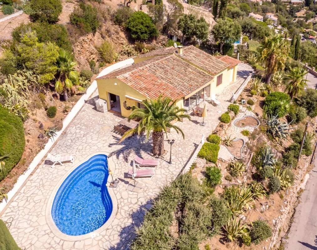Maison à ROQUEBRUNE-SUR-ARGENS
