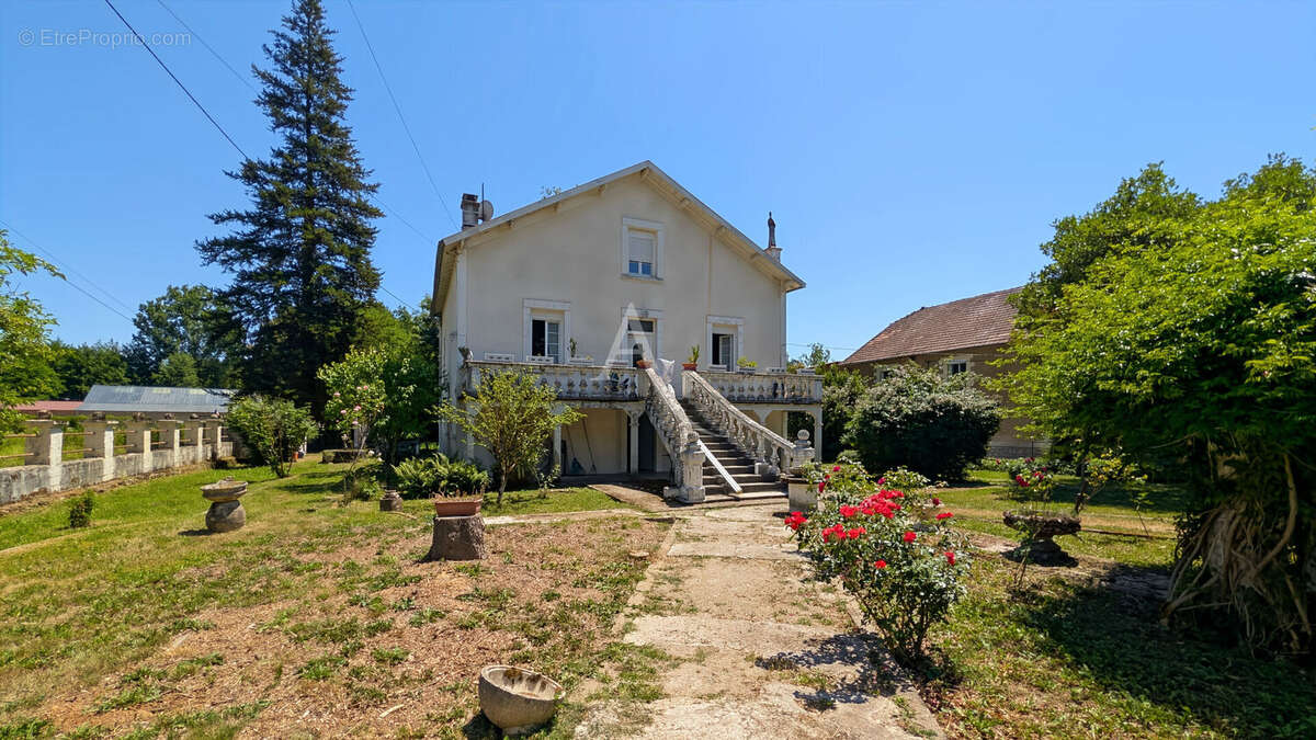 Maison à SAUVETERRE-LA-LEMANCE