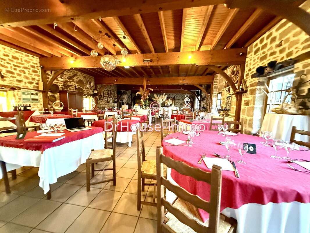 Commerce à SAINT-PANTALEON-DE-LARCHE