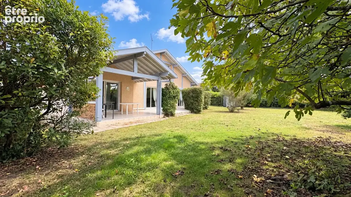 Maison d'architecte  140 m²  4 chambres  terrain de 1 195 m²  tout à pied - photo 2