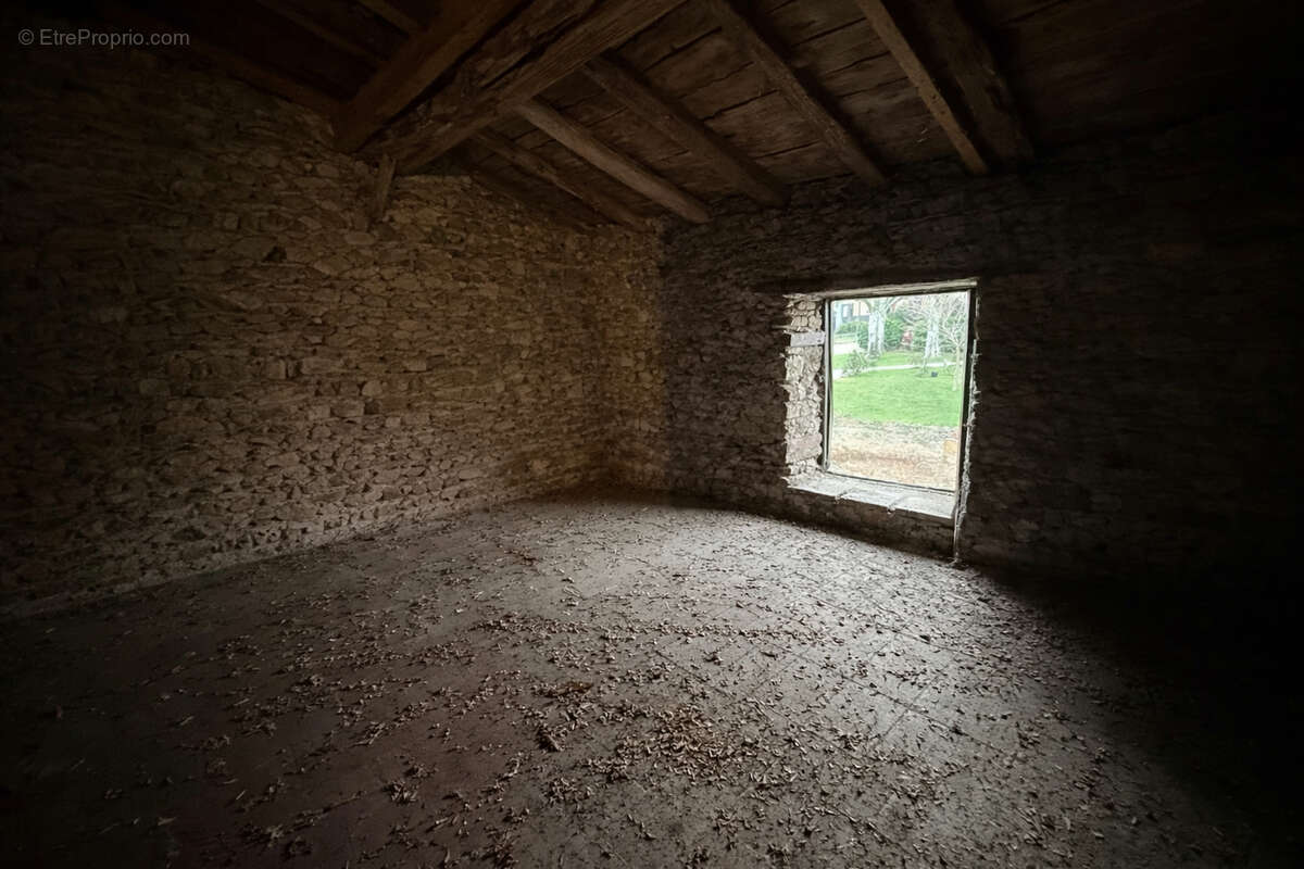 Maison à COMMELLE-VERNAY