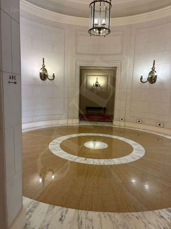 Appartement à PARIS-8E