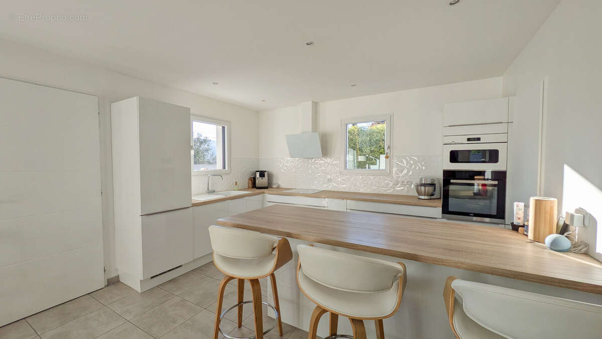 Maison à CUGES-LES-PINS