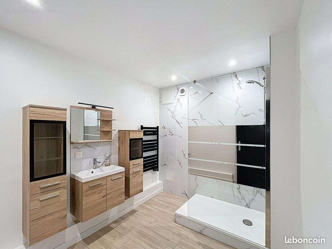 Appartement À Vendre Adresse rare, potentiel unique, quartier des Tanneurs - photo 5