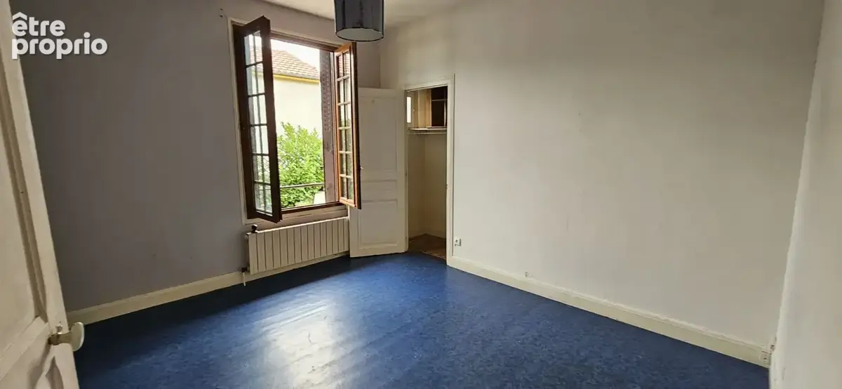 Maison  à rénover avec jardin et garages - photo 11