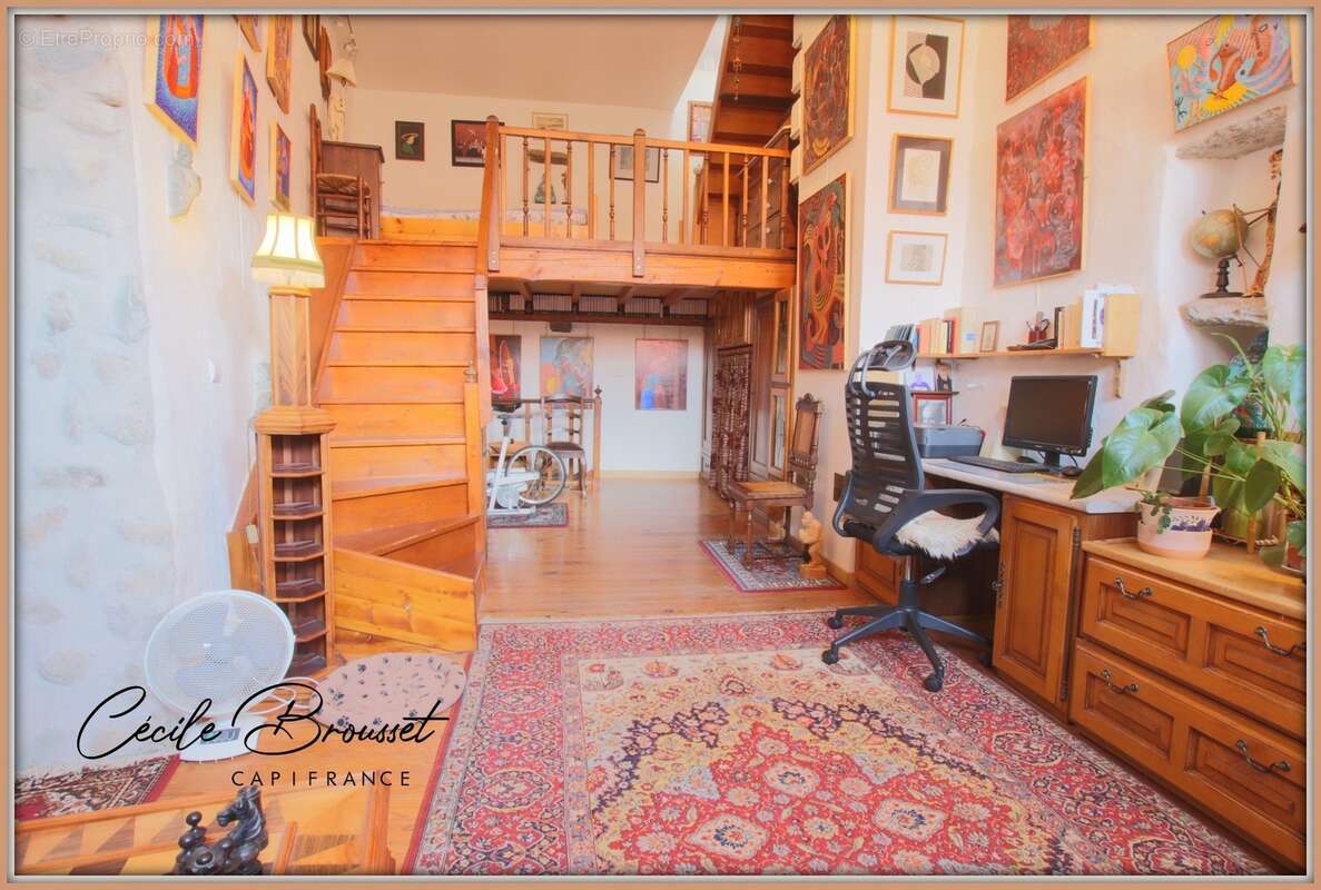 Maison de caractère avec garage, terrasse panoramique et appartement T2 à fort rendement – Saint-Jean-Pla-de-Corts (66490) - photo 8