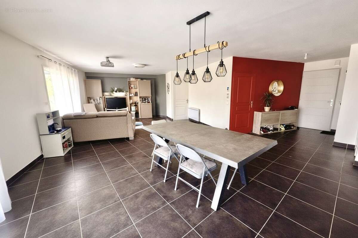 Maison 132 m² à Saint-Martin-Du-Fouilloux  - photo 3