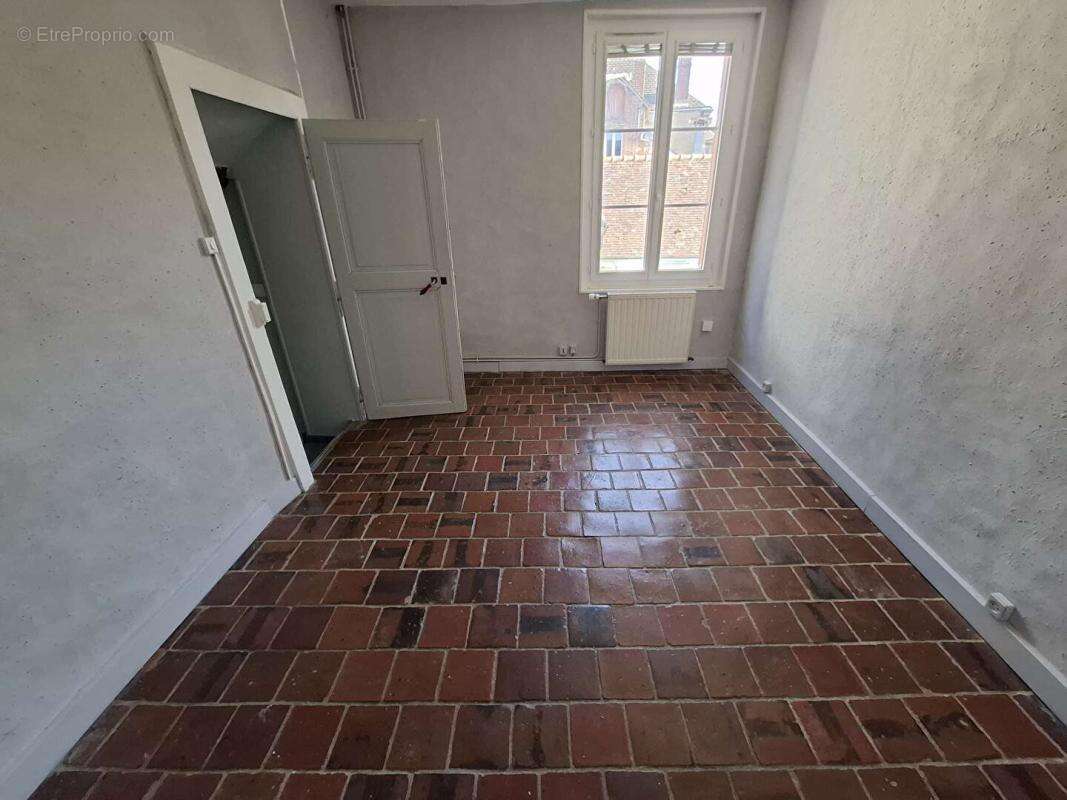Immeuble comprenant 3 appartements 205m² + dépendances RUGLES - photo 5