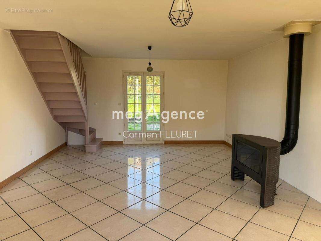 Pavillon de 2005 – 4 chambres – Terrain de 3 183 m² - photo 3