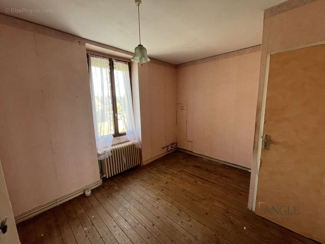 Maison 100 m² à Arconnay  - photo 8